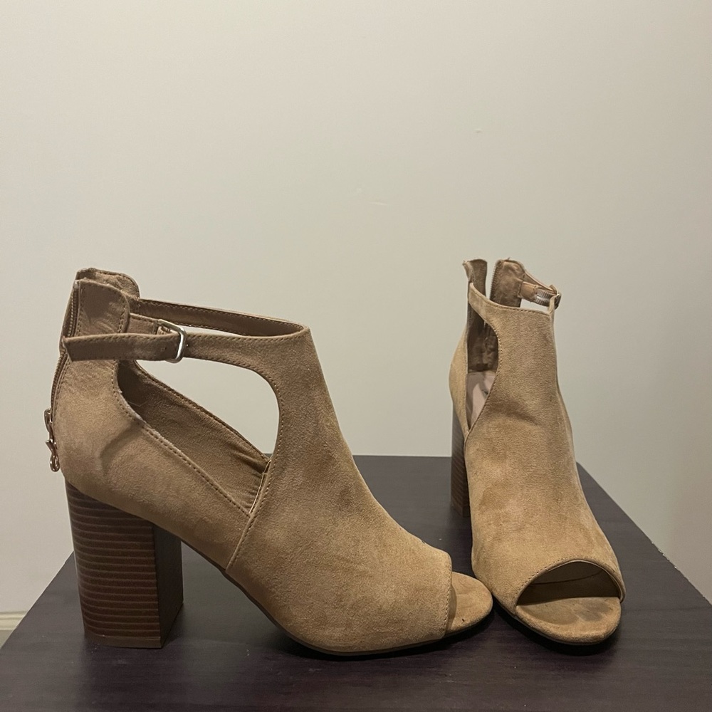 jennifer lopez heeled boots